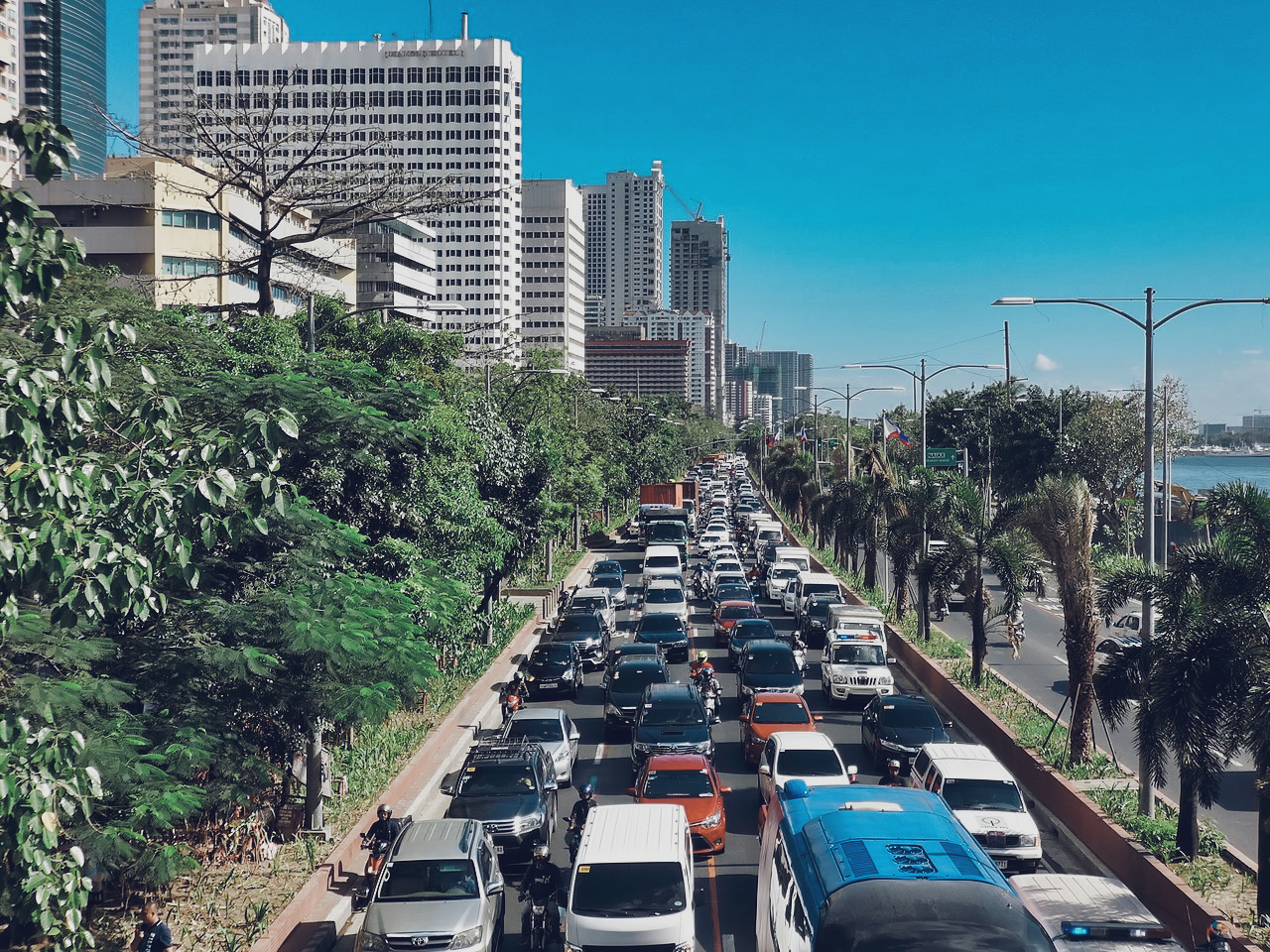 Chaotic traffic in Manila makes expats wonder, is the Philippines safe to visit